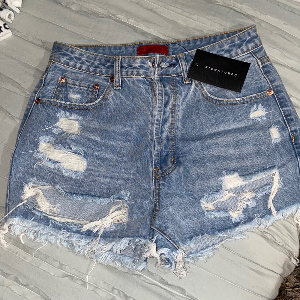 Signature 8 Distressed shorts
